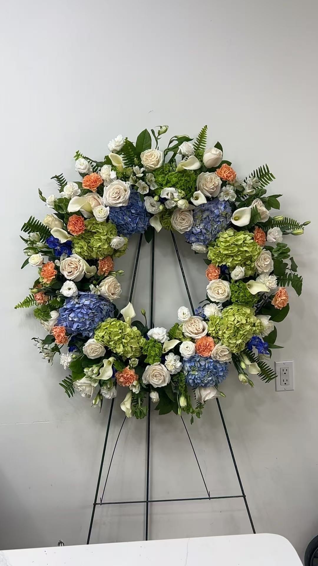 Sympathy Standing Round Wreath 圆形花圈 281